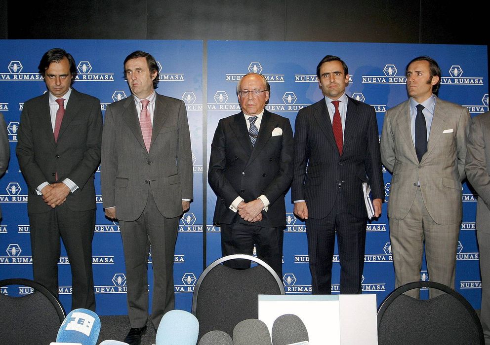 Foto: Los seis hijos de José María Ruiz-Mateos junto a su padre en una imagen de archivo (EFE)