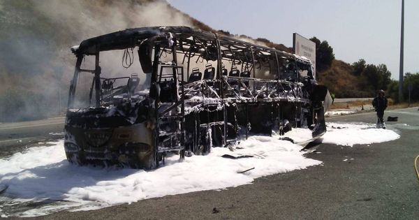 Foto: Se incendia un autobús en Mijas, Málaga. (Ayto. Marbella)