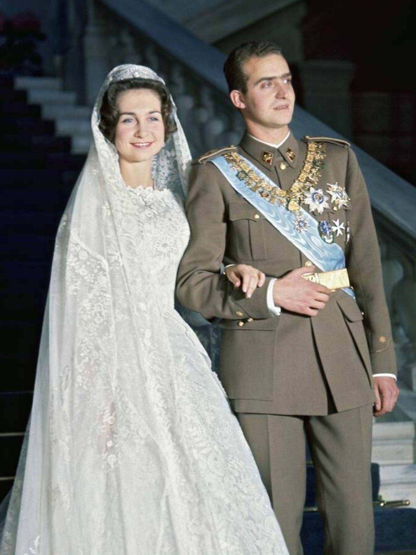 El rey Juan Carlos I y la reina Sofía, en una fotografía de su boda en Atenas. (Getty)