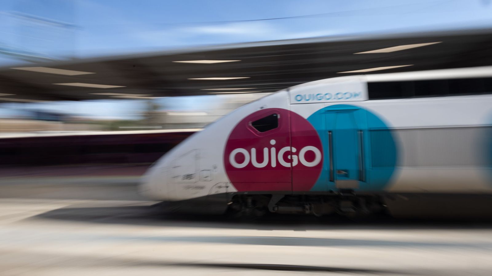 La CNMC exige a Renfe dar acceso a Ouigo a sus talleres de Madrid y Barcelona