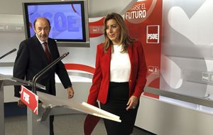 Díaz reabre hoy el diálogo con Rajoy que Rubalcaba veta desde el PSOE