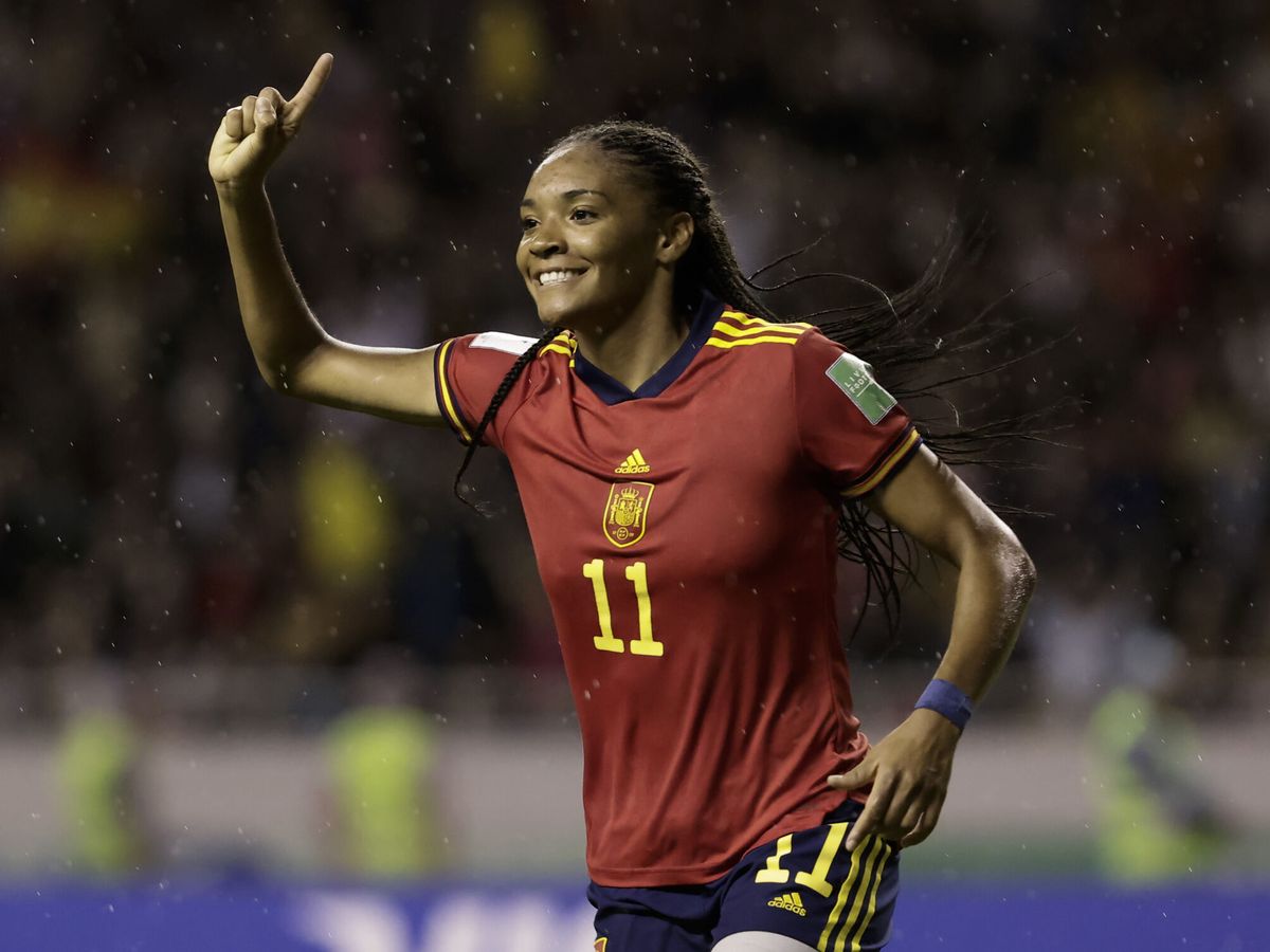 Foto: Salma Paralluelo celebra un gol en el Mundial sub-20. (EFE/Jeffrey Arguedas)