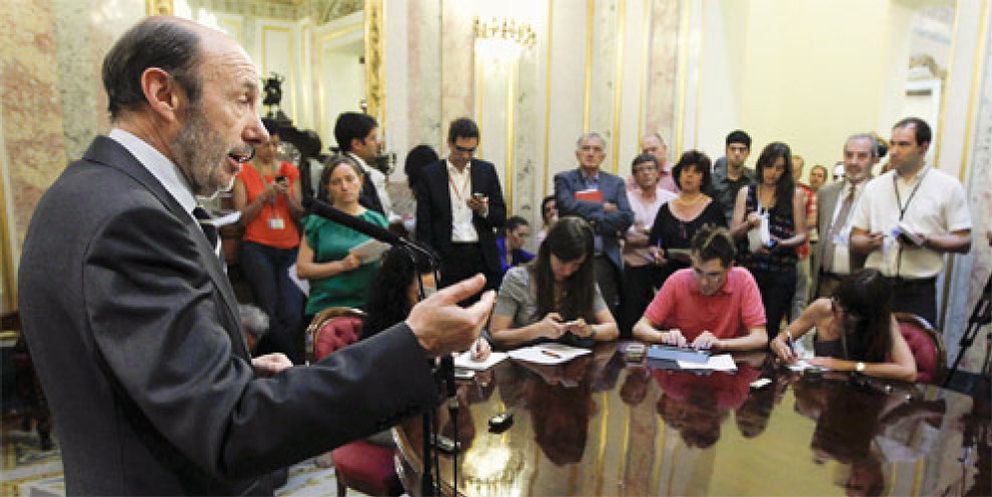Foto: Rubalcaba claudica ante Rajoy y Chacón para sobrevivir al frente del PSOE