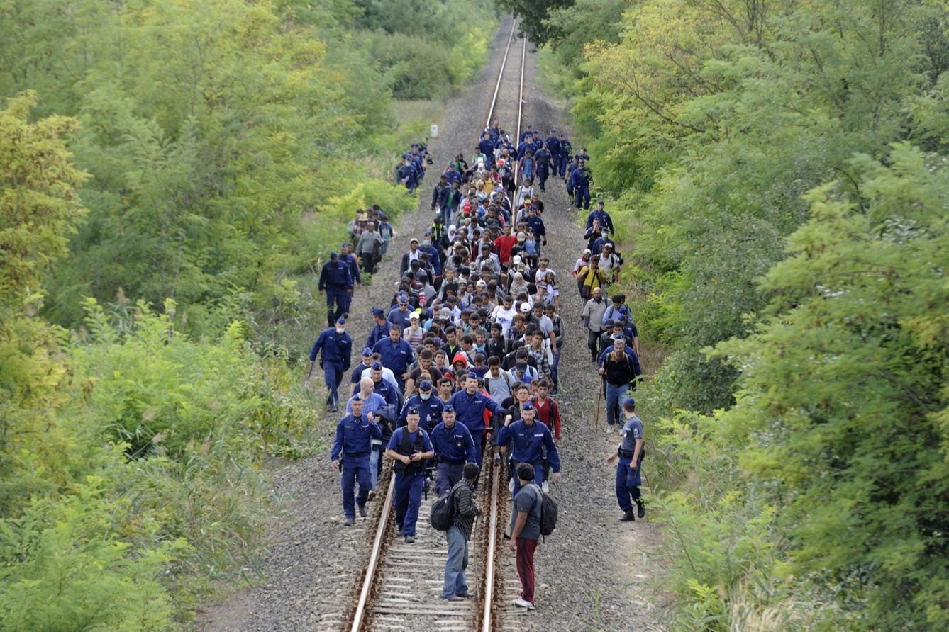 Refugiados en Roszke. (Reuters)