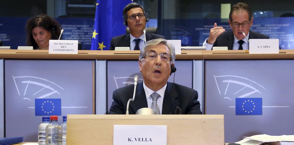 Karmenu Vella en el comité de Medio Ambiente en Bruselas (Reuters).