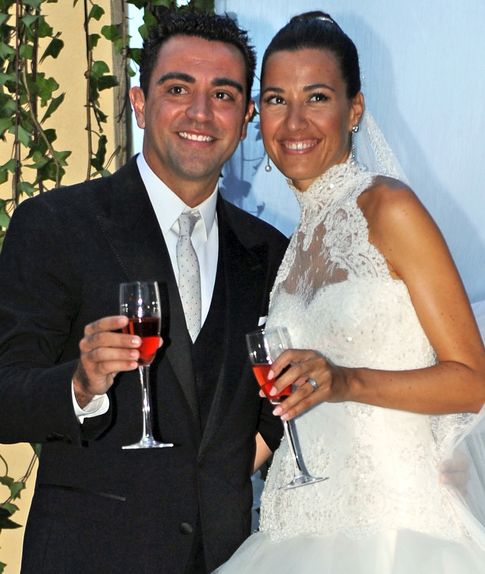 Xavi Hernández y su mujer Nuria Cunillera en su boda (Gtres)