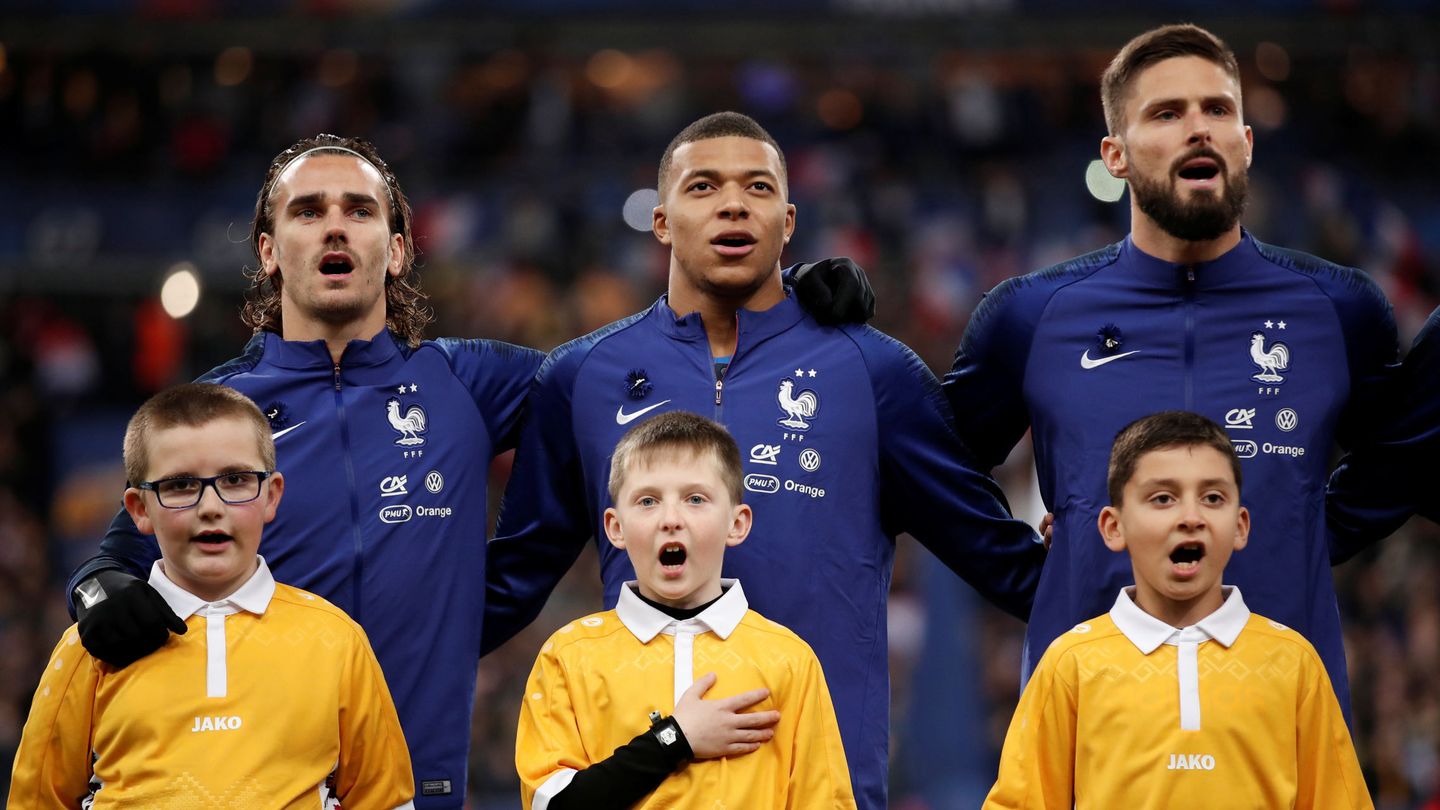 Griezmann, Mbappé y Giroud cantan el himno del país galo. (Reuters)