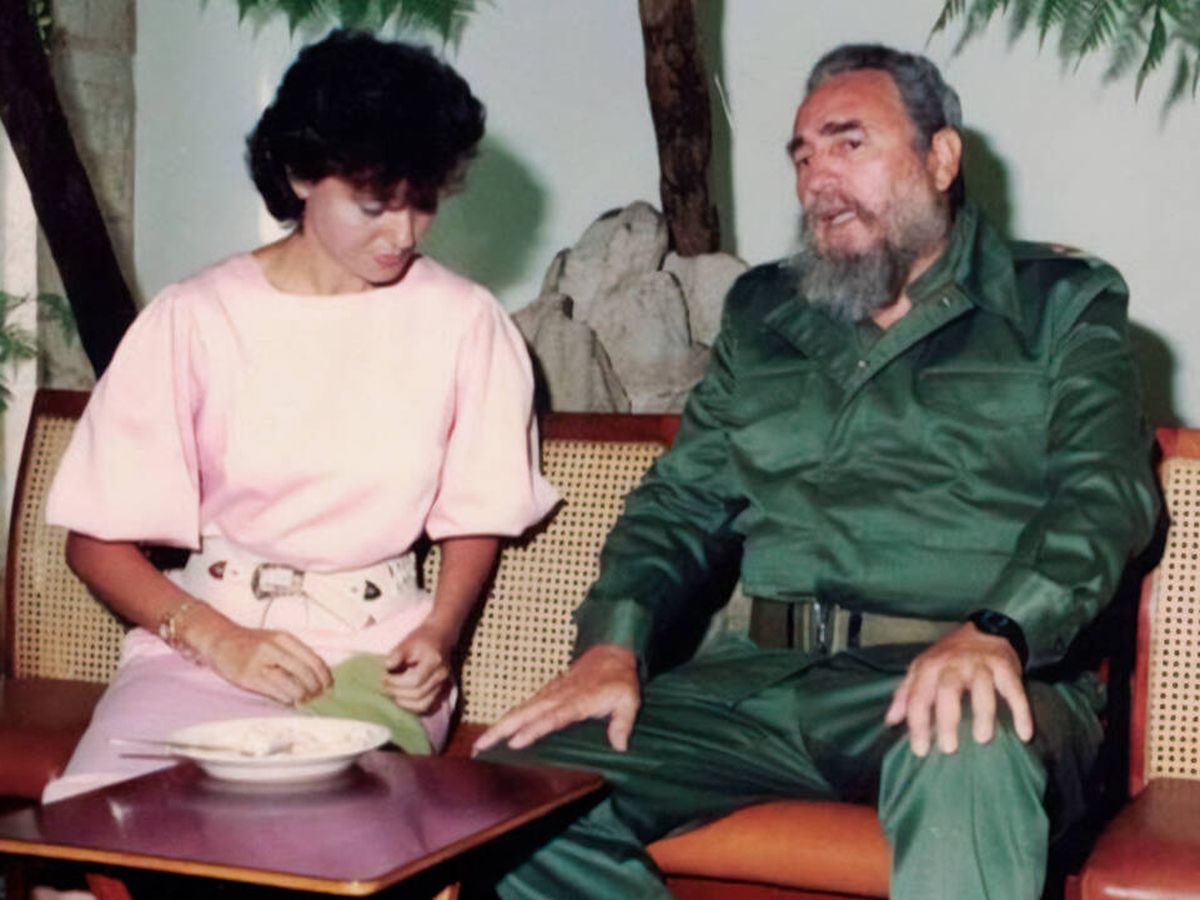 Foto: Fidel Castro recibe a la abogada de Cerro Belmonte en 1990. (Cedida)