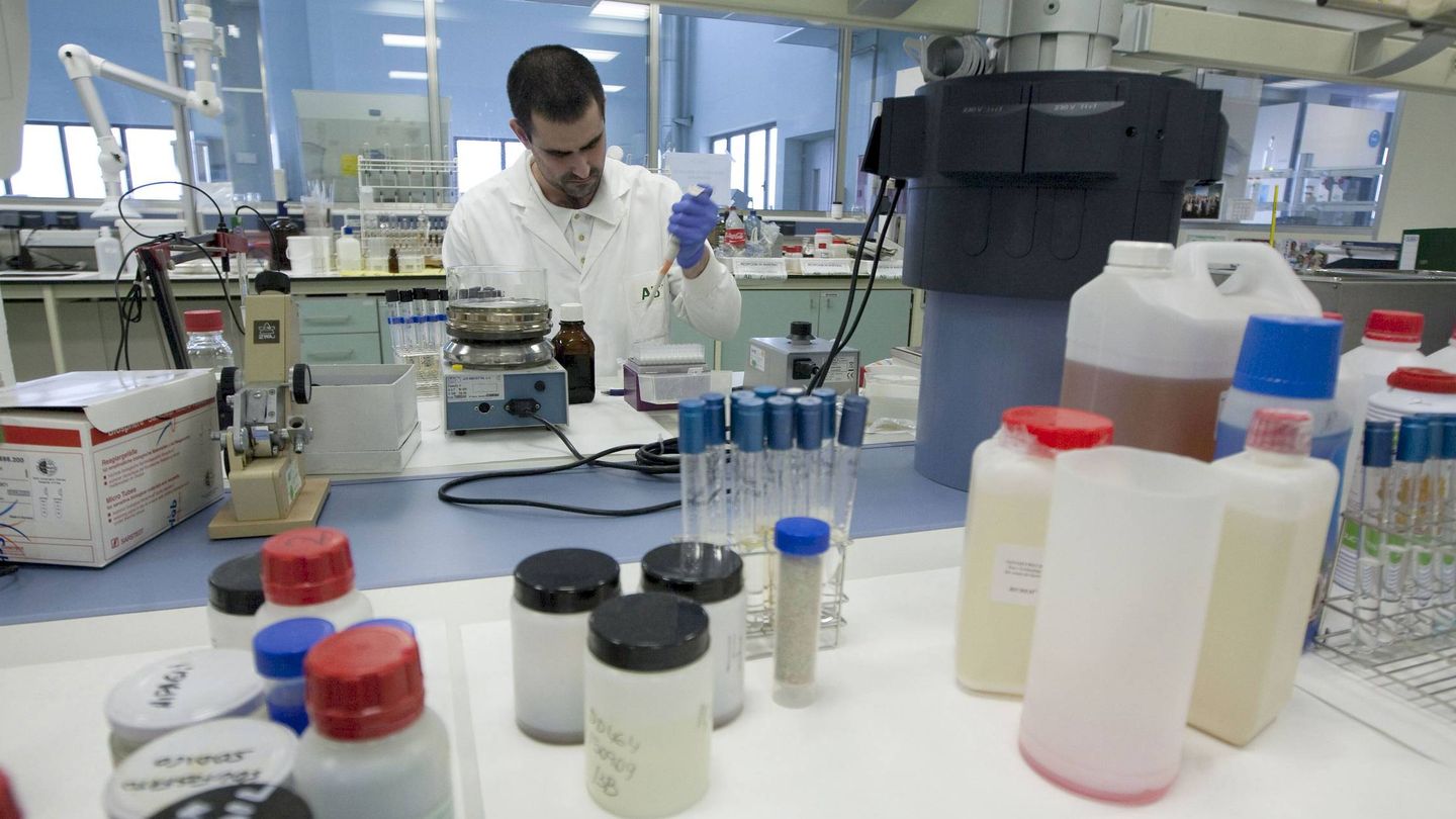 Laboratorio de biotecnología y ecodiseño en Álava (EFE/David Aguilar)