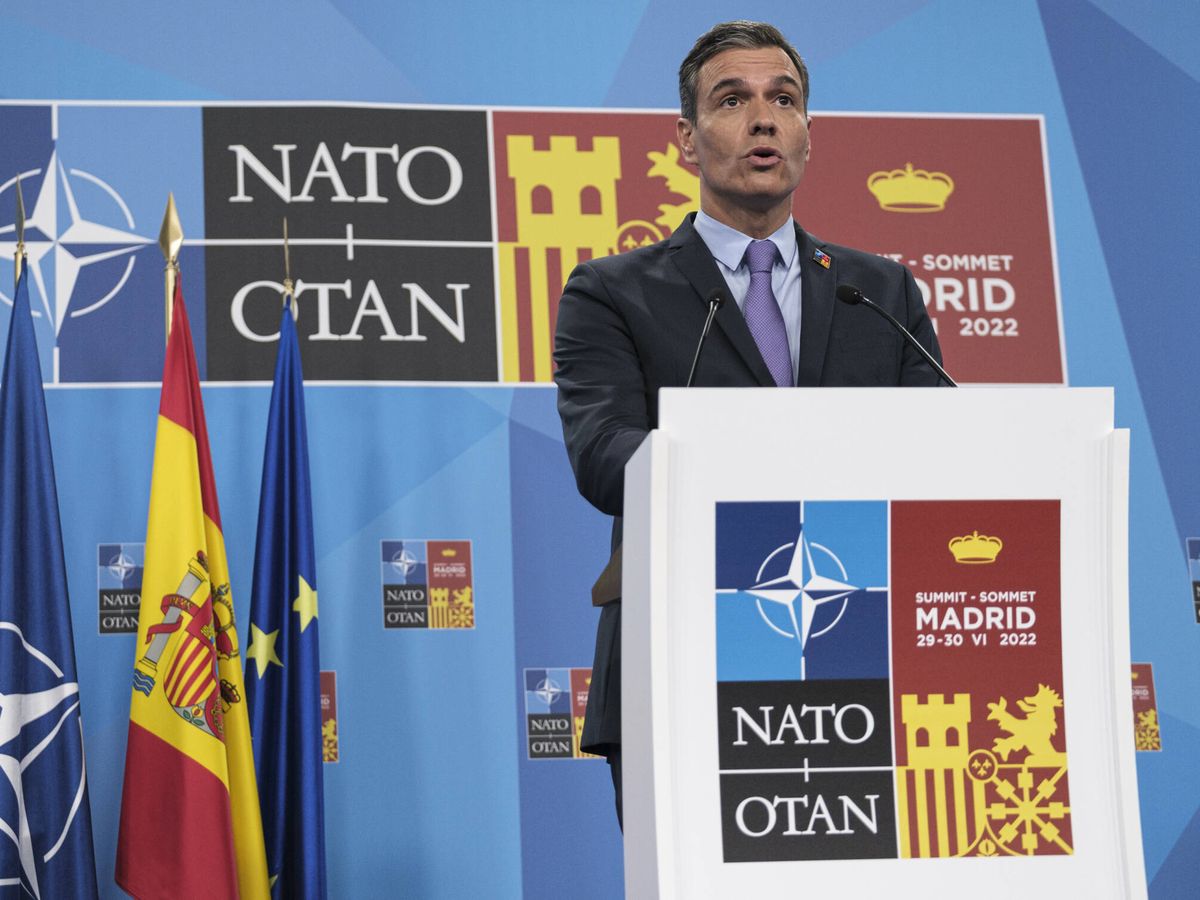Foto: El presidente del Gobierno, Pedro Sánchez, interviene ante los medios durante la última cumbre de la OTAN, en Madrid. (Sergio Beleña)