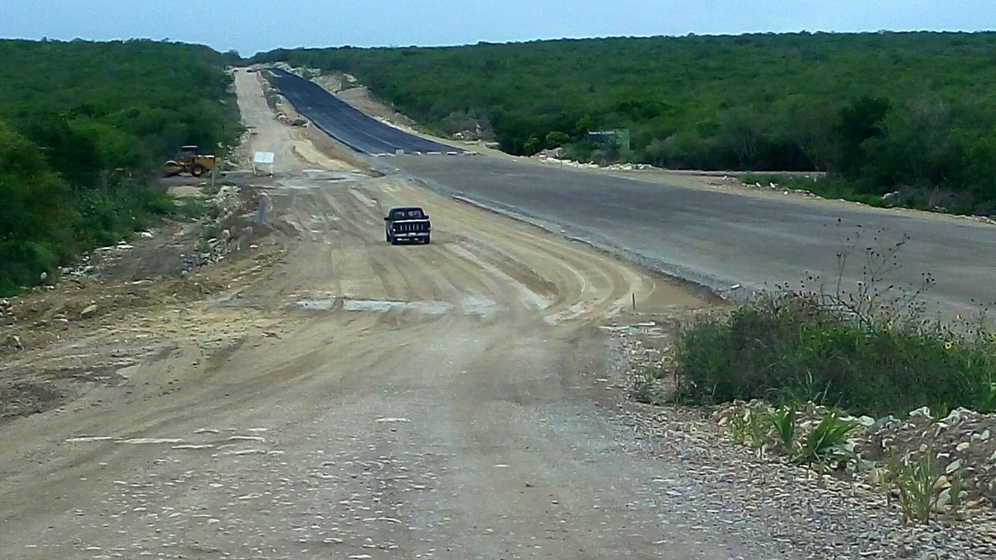 Tramo de la carretera donde Fernández aseguró que ocurrió el secuestro. (EFE)