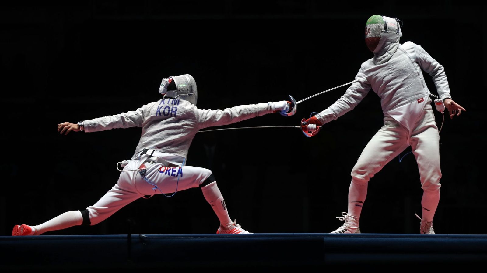 Foto: El tirador surcoreano y el iraní luchan por la medalla de bronce en los Juegos Olímpicos. (EFE)