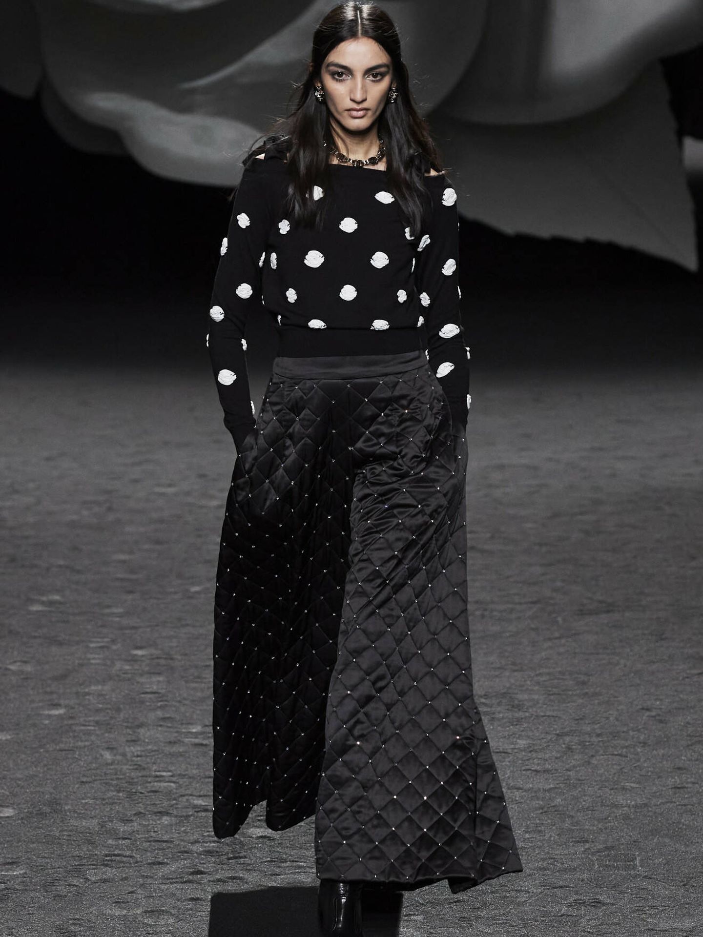 La blusa de Chanel en el desfile fall-winter 2023. (Launchmetrics Spotlight)