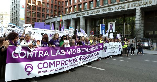 Foto: Manifestación del movimiento feminista por el incumplimiento del pacto de estado contra la violencia de género. (EFE)