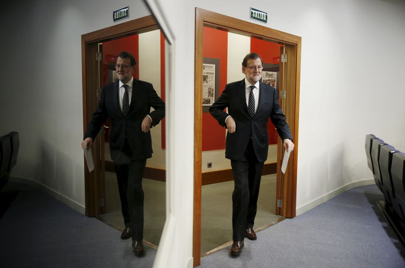 Rajoy, antes de la rueda de prensa en La Moncloa. (Reuters)