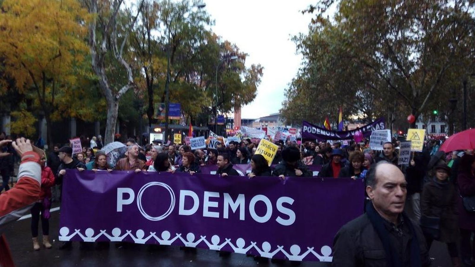 Foto: Columna de los círculos de Podemos en Madrid durante las Marchas de la Dignidad. (Twitter/@podemosrivas)