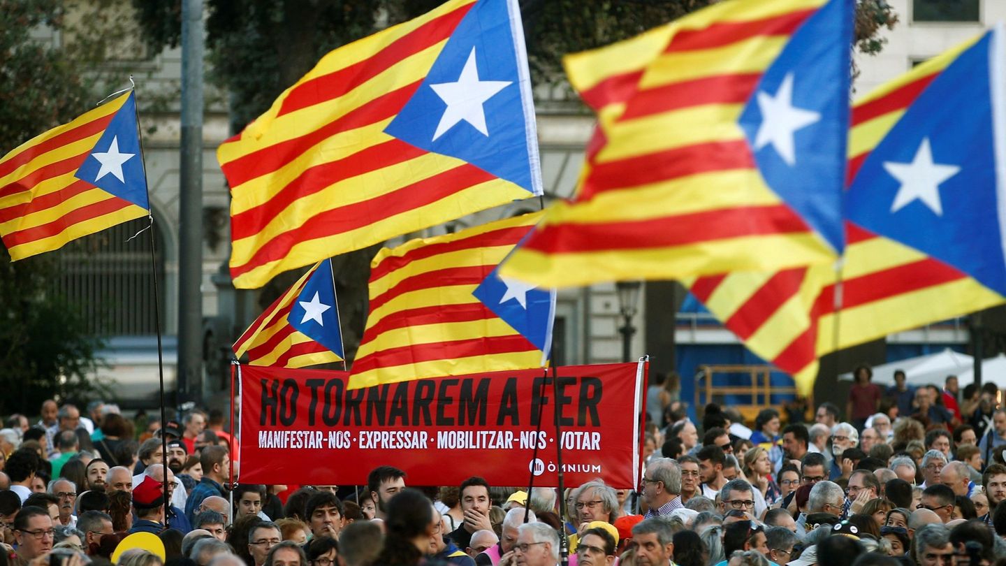 Manifestación en Barcelona convocada por la ANC bajo el lema 'Acabemos lo que empezamos. Ganemos la independencia'. (EFE)