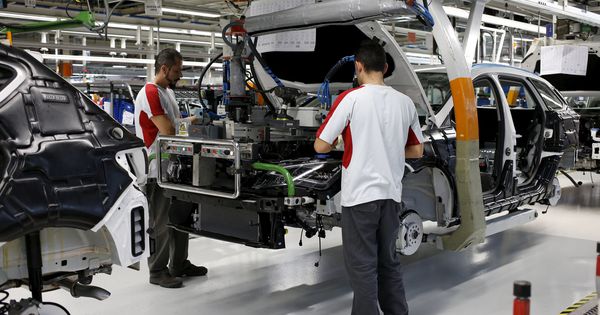Foto: Trabajadores de la factoría de Seat, del grupo Volkswagen, en Granollers. (Reuters)
