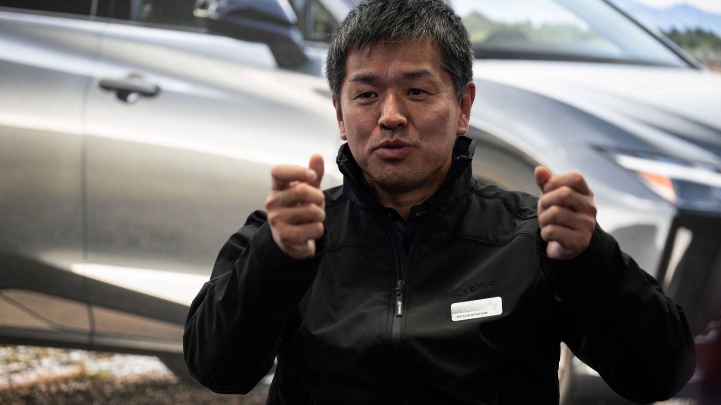 Takashi Watanabe, ingeniero jefe de Lexus, nos explica el funcionamiento del nuevo sistema.