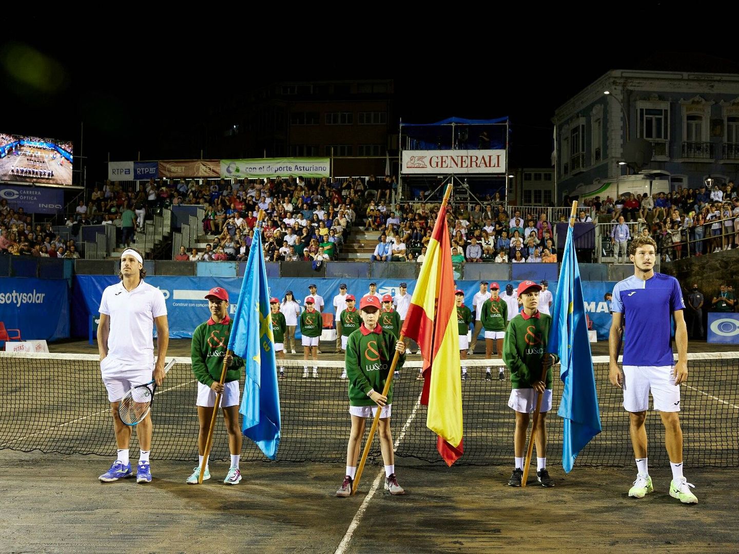 Feliciano y Carreño, antes de dar inicio a la final de 2022. (Torneo Tenis Playa Luanco)