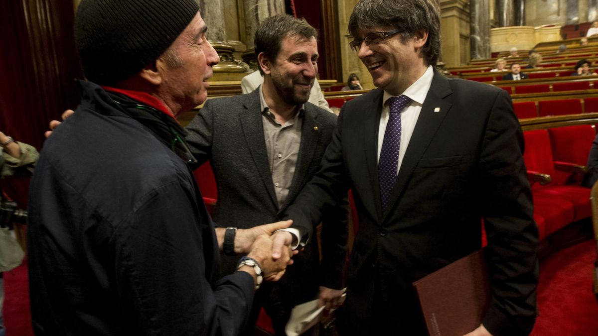 Puigdemont sale en defensa del 'héroe de L'estaca' en el Parlament