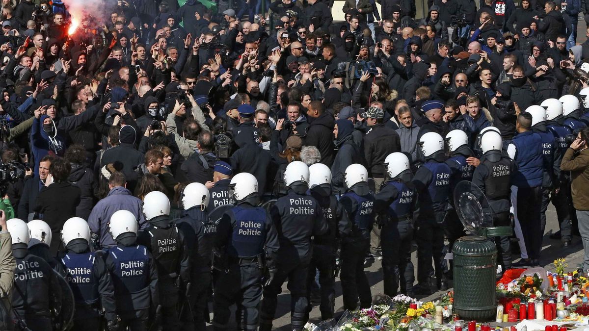 Los 'hooligans' se cuelan en una concentración pacífica en Bruselas