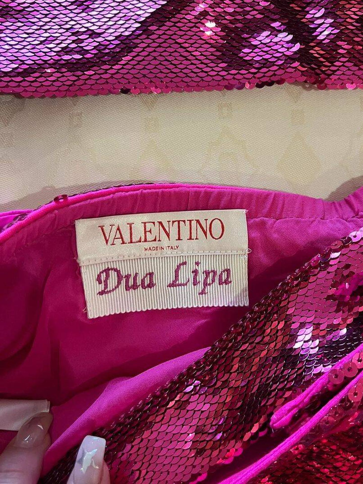 Conjunto de Valentino para Dua Lipa. (Instagram @dualipa)