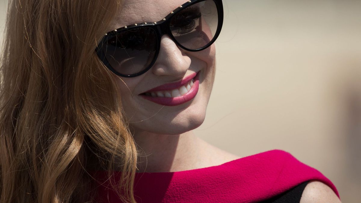 Jessica Chastain usa el 'sticker churro' de Terelu: el momento pre-Oscar más bizarro