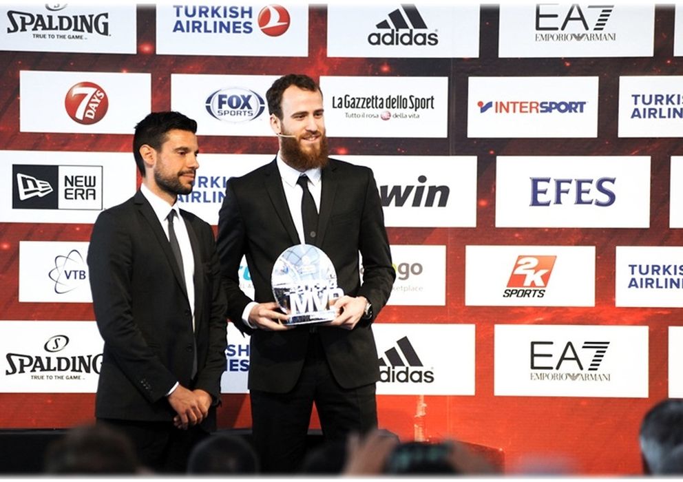 Foto: Sergio Rodríguez recoge su premio al MVP de la temporada (Euroleague).