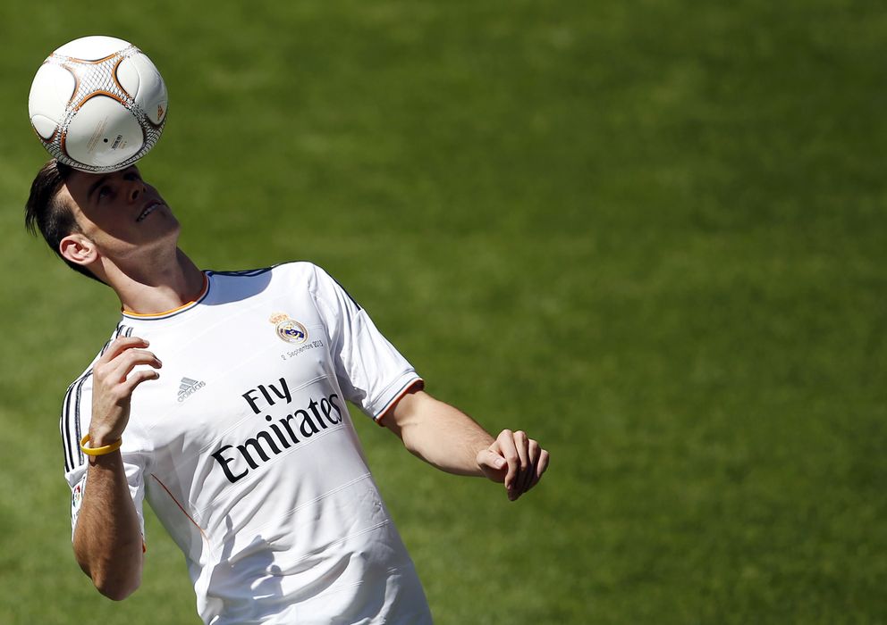 Foto: Gareth Bale en su presentación en el Santiago Bernabéu (Reuters).