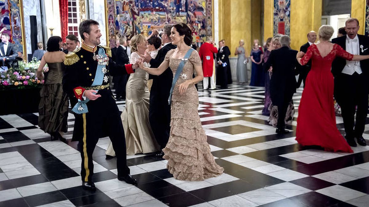 El fabuloso baile de Federico y Mary de Dinamarca en el 50 cumpleaños del príncipe