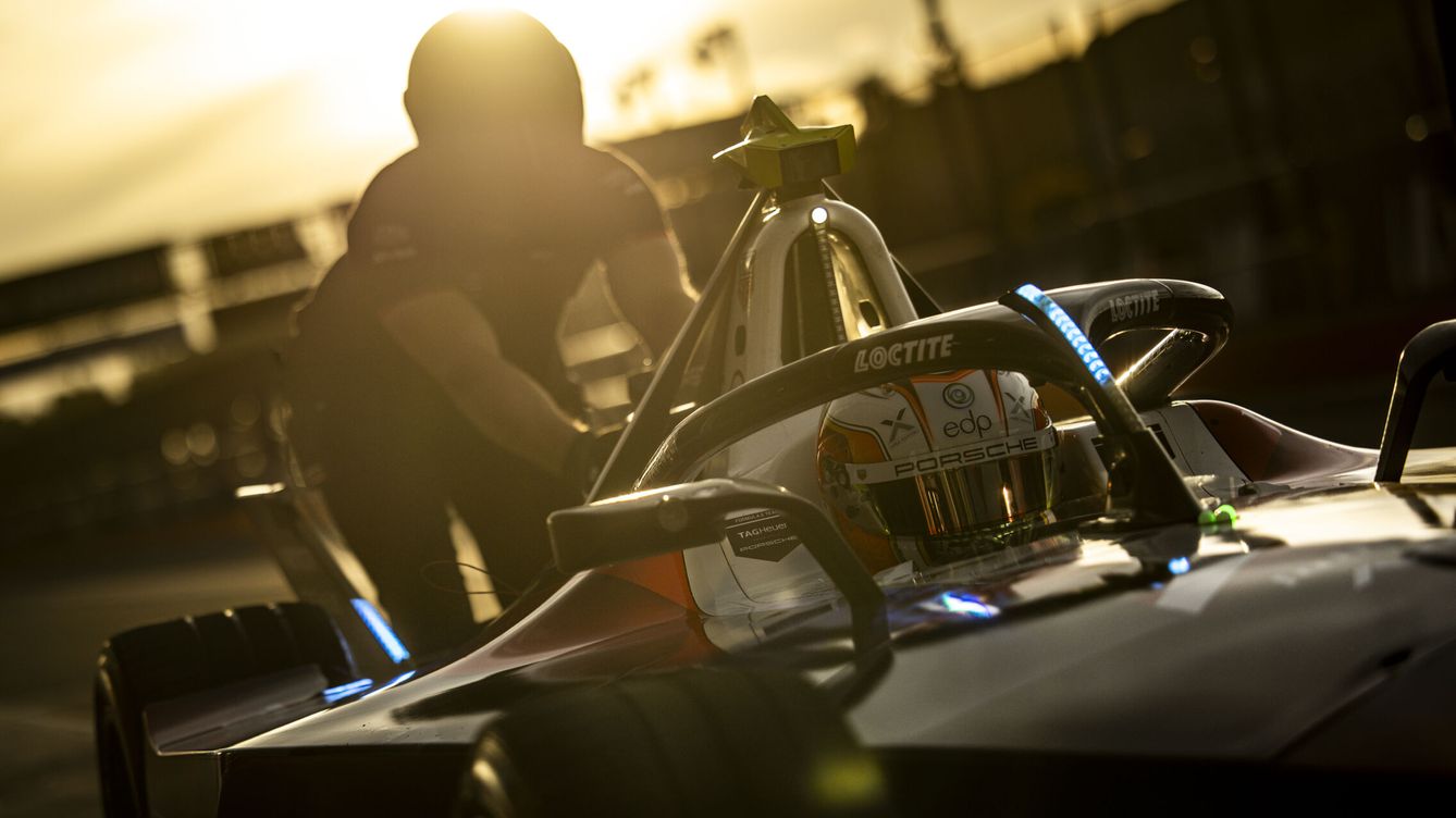 Foto: Porsche probó su sistema de recarga rápida en Valencia. (DPPI/AFP7/Julien Delfosse)
