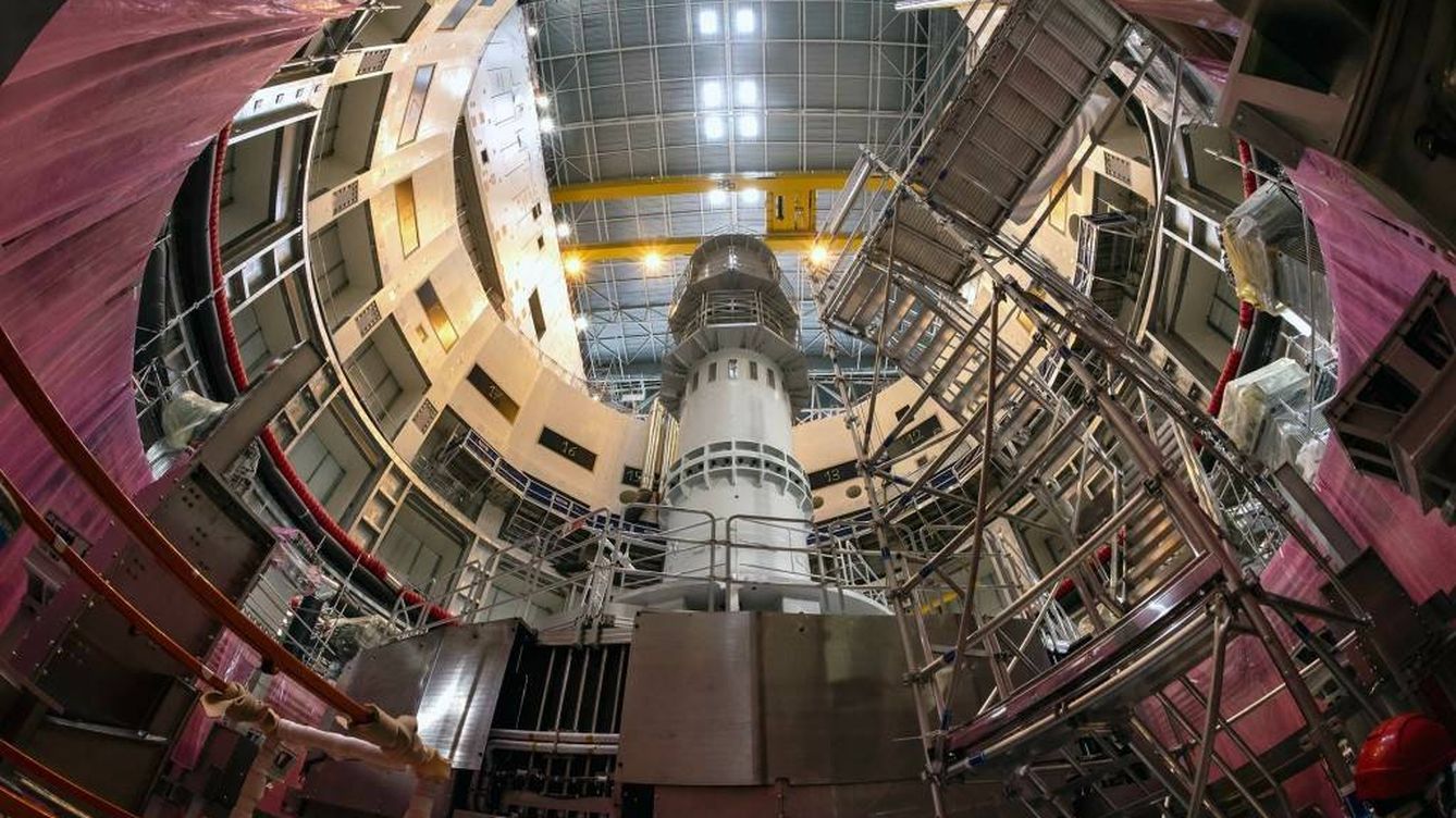 Foto: La columna central del tokamak en el pozo del reactor ITER.
