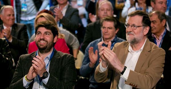 Foto: El presidente del Gobierno, Mariano Rajoy junto al flamante presidente del PP en Murcia, Fernando López Miras. (EFE)