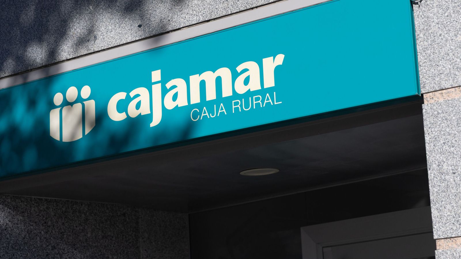 Generali compra un 9,9% del Grupo Cajamar por 150 millones y tendrá un asiento en el consejo