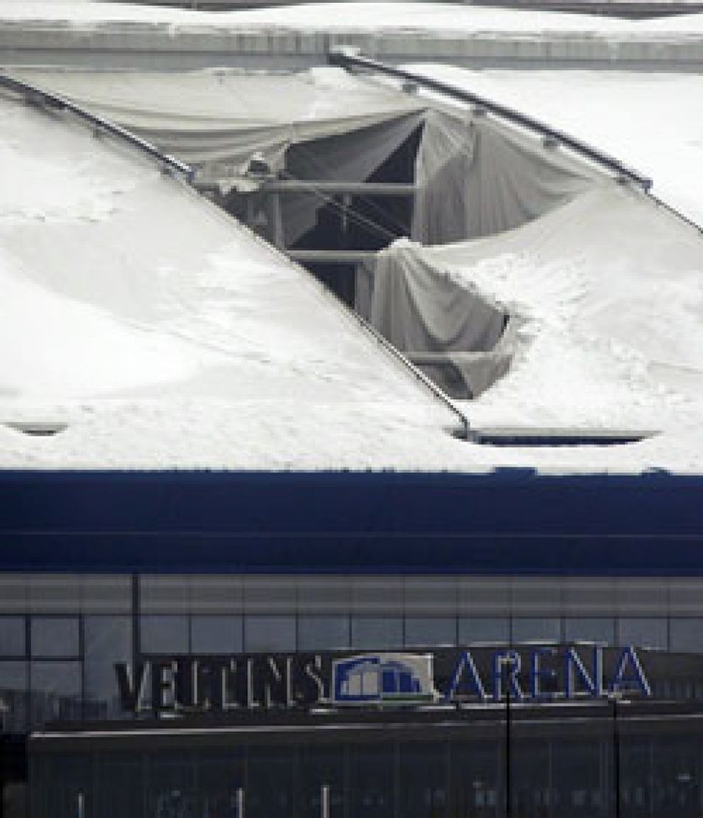 Foto: El Schalke de Raúl jugará "sin techo" tras hundirse la cubierta por la nieve