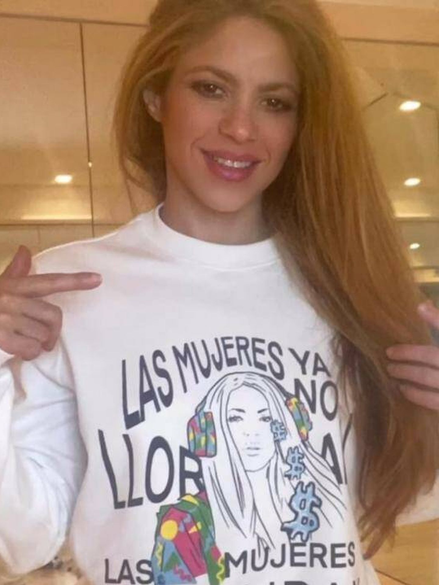 Shakira luce nueva sudadera. (Instagram/@shakira)