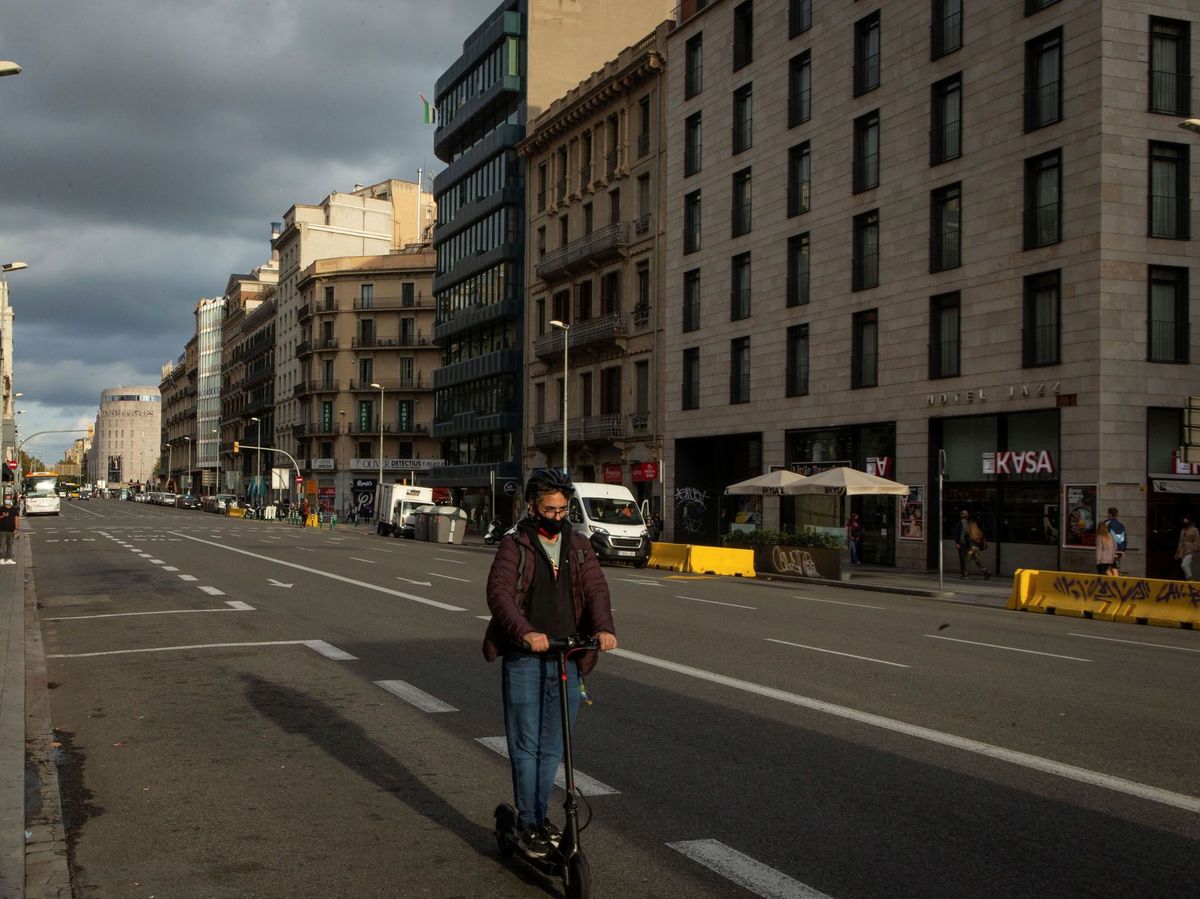 Foto: Toque de queda a tiendas de 24 horas de cataluña, donde se agrava la epidemia