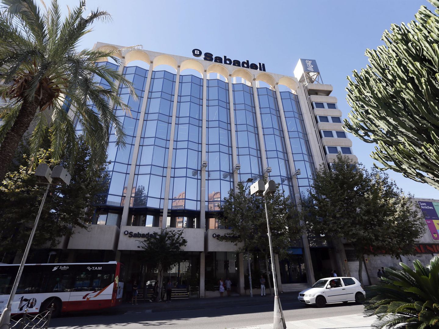 Nueva sede social de Banco Sabadell en Alicante. (EFE)