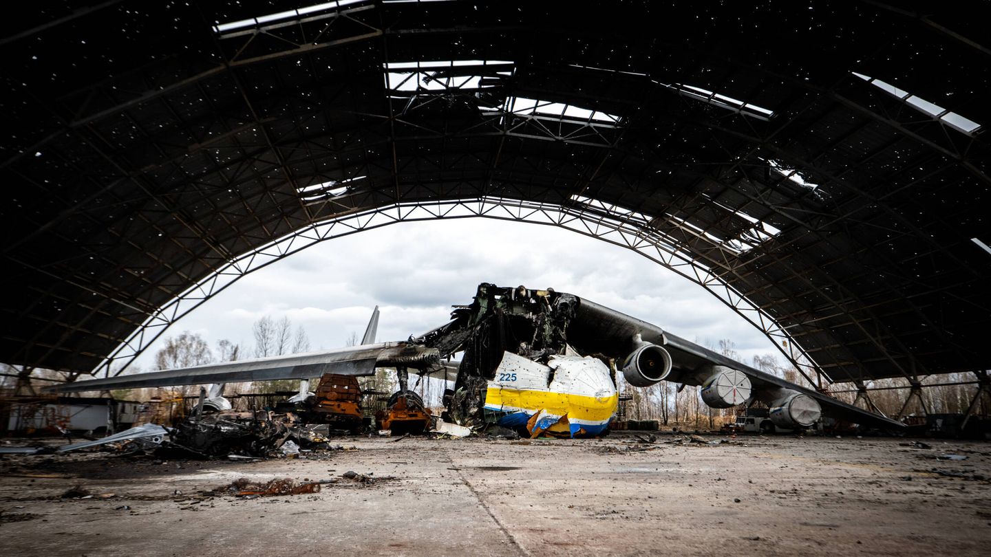 El Antonov 225, destruido en el aeropuerto de Hostómel. (Reuters)