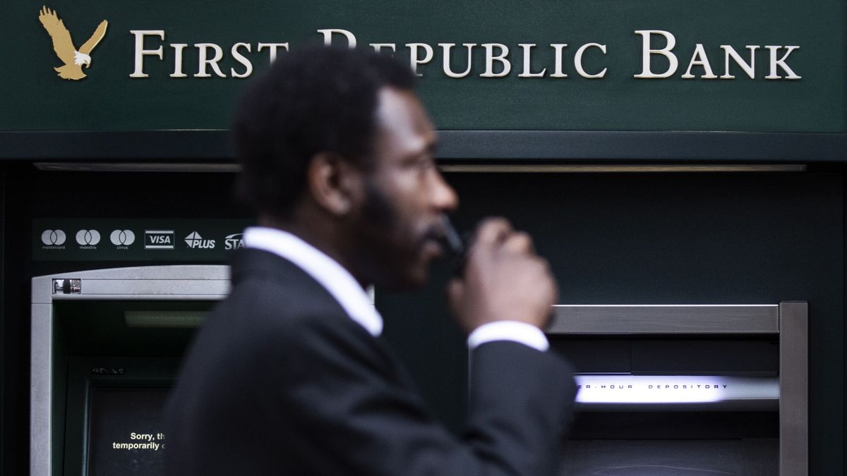 Wall Street mantiene suspendida la cotización de First Republic e inicia su retirada de bolsa