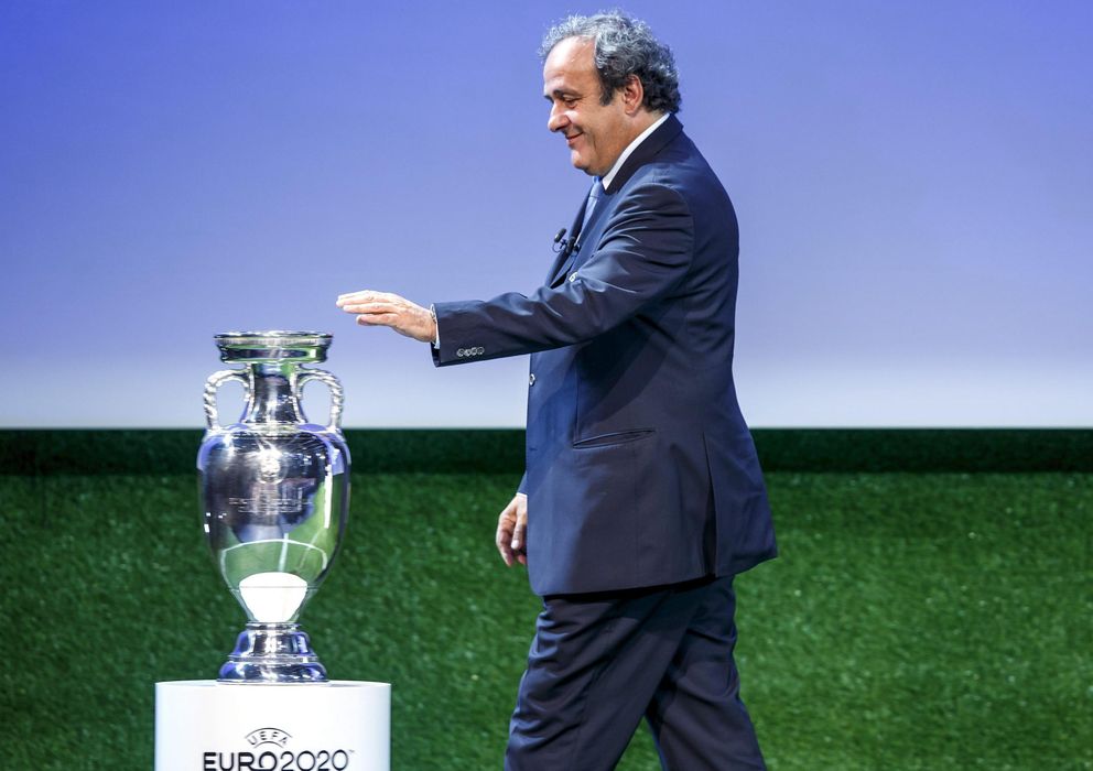 Foto: Michel Platini quiere acabar con la propiedad de terceros en el fútbol.