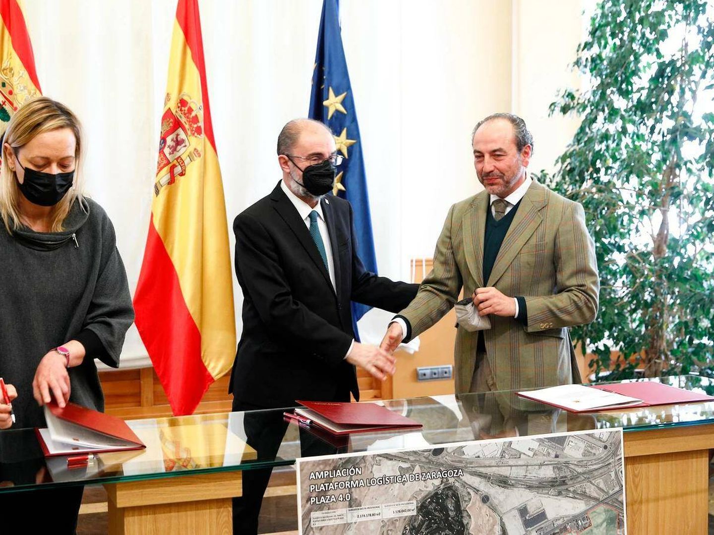 La firma del convenio urbanístico entre Wilcox y el Ejecutivo de Aragón, en la legislatura de Javier Lambán.
