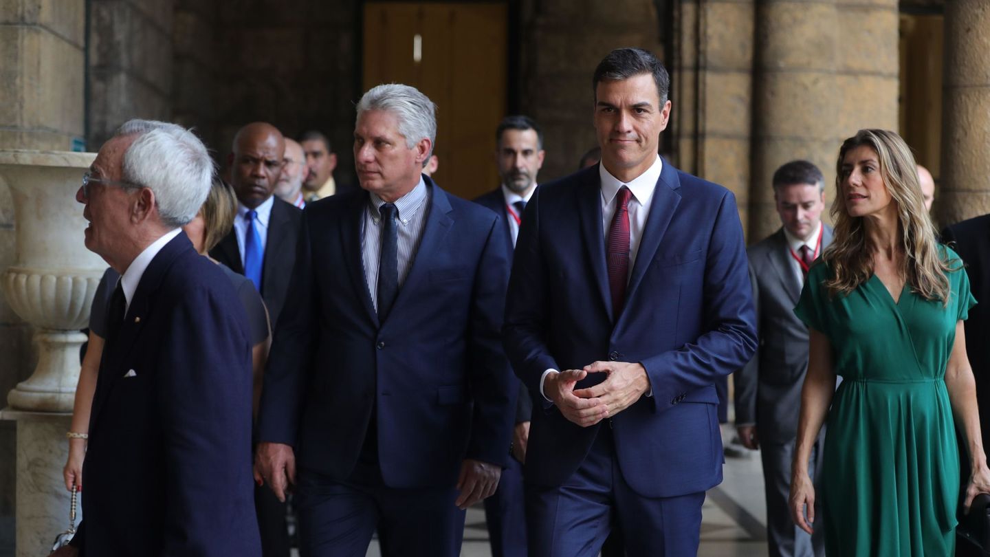 Pedro Sánchez, Miguel Díaz-Canel y Begoña Gómez, durante su reciente visita a La Habana. (EFE)