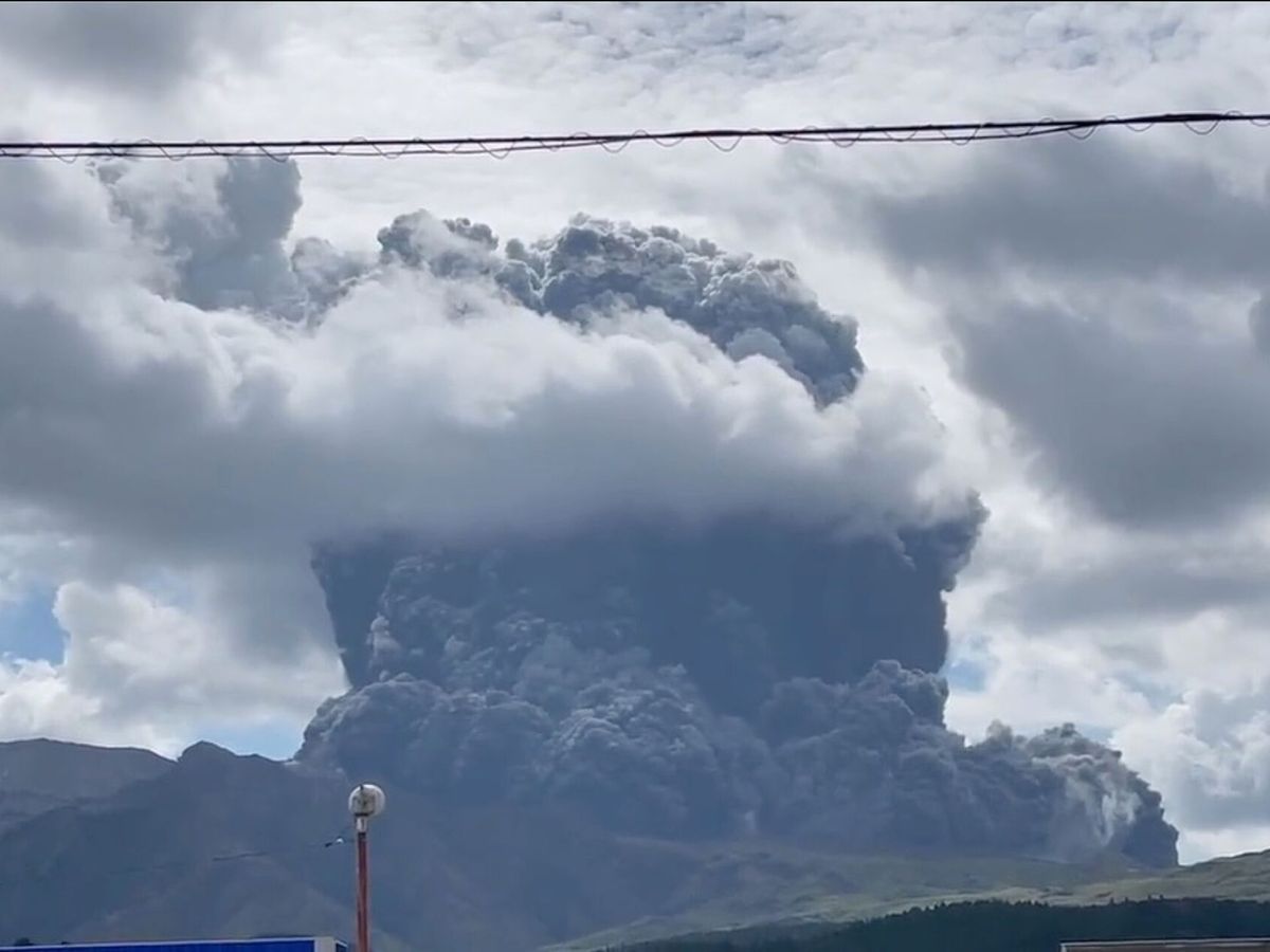 Foto: El volcán Aso en octubre de 2021. (Reuters)