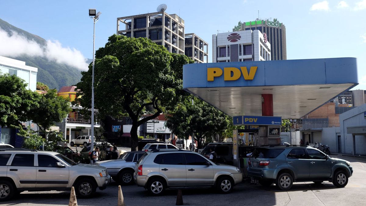EEUU bloquea 7.000 M de dólares en activos de la petrolera estatal de Venezuela, PDVSA