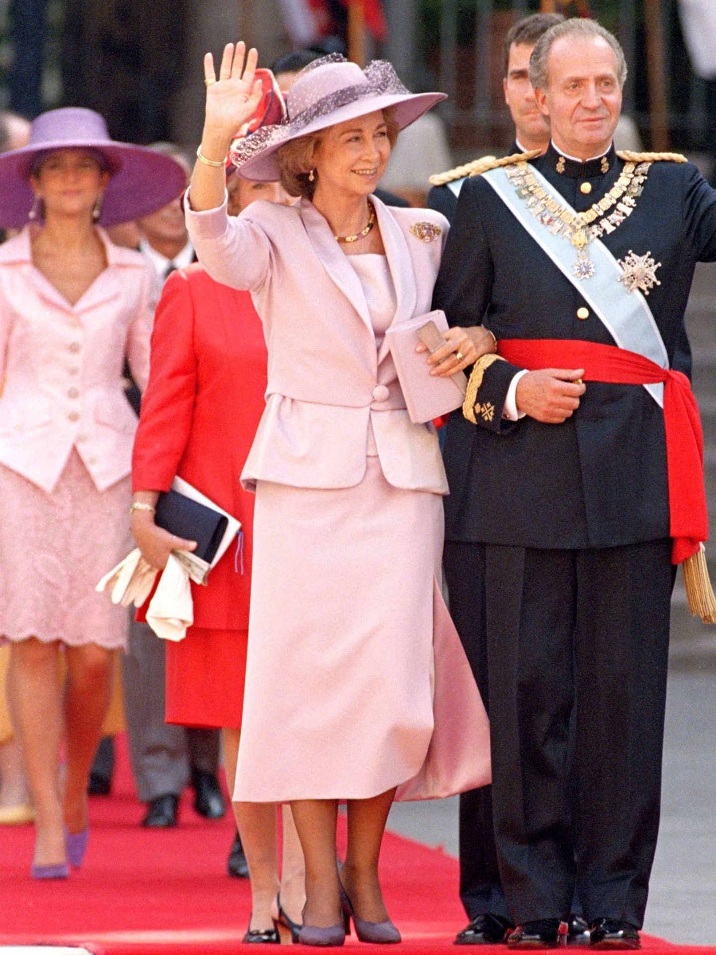 La reina Sofía y la infanta Elena, de rosa. (Getty)