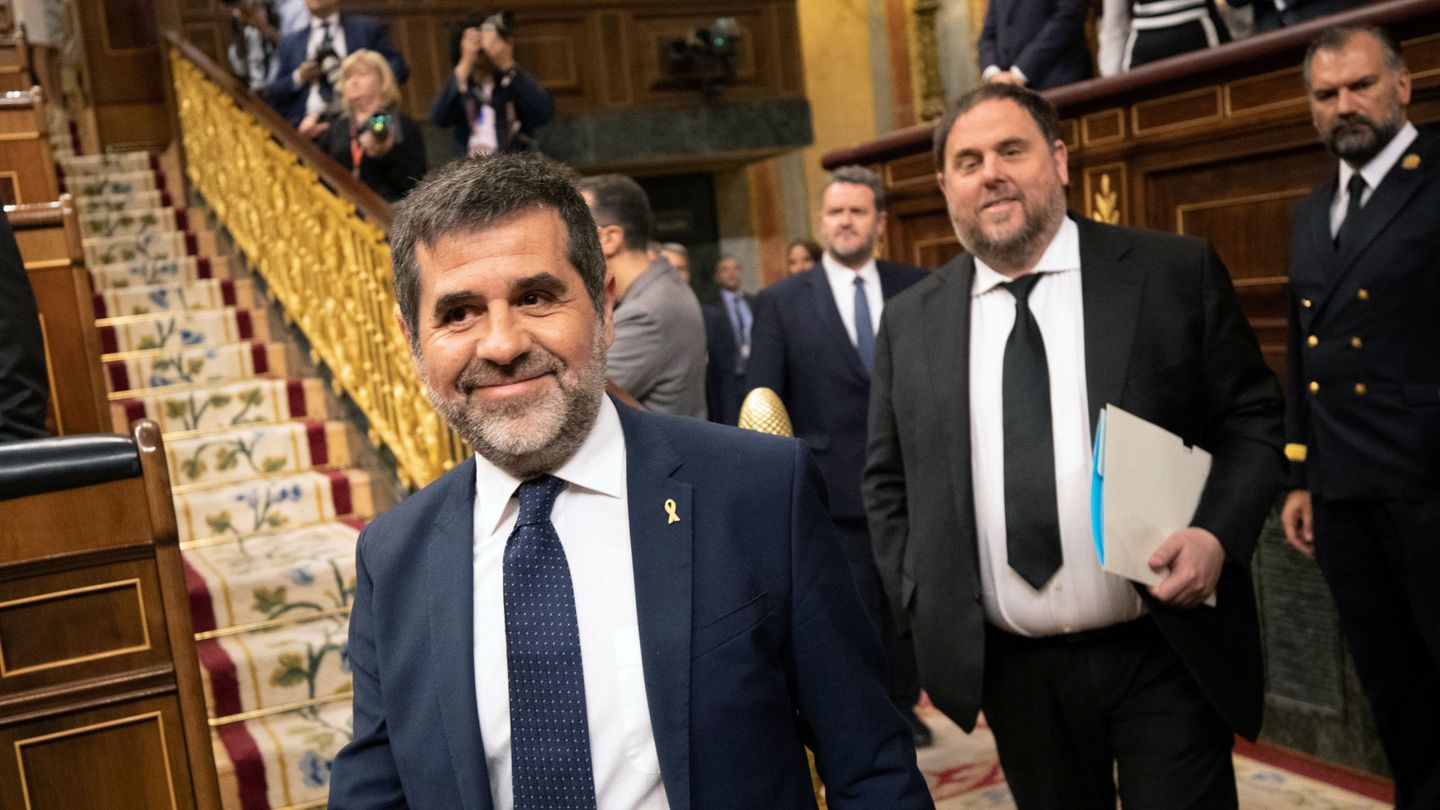 Jordi Sànchez y Oriol Junqueras, en el Congreso en la investidura de Sánchez de 2019. (Reuters)