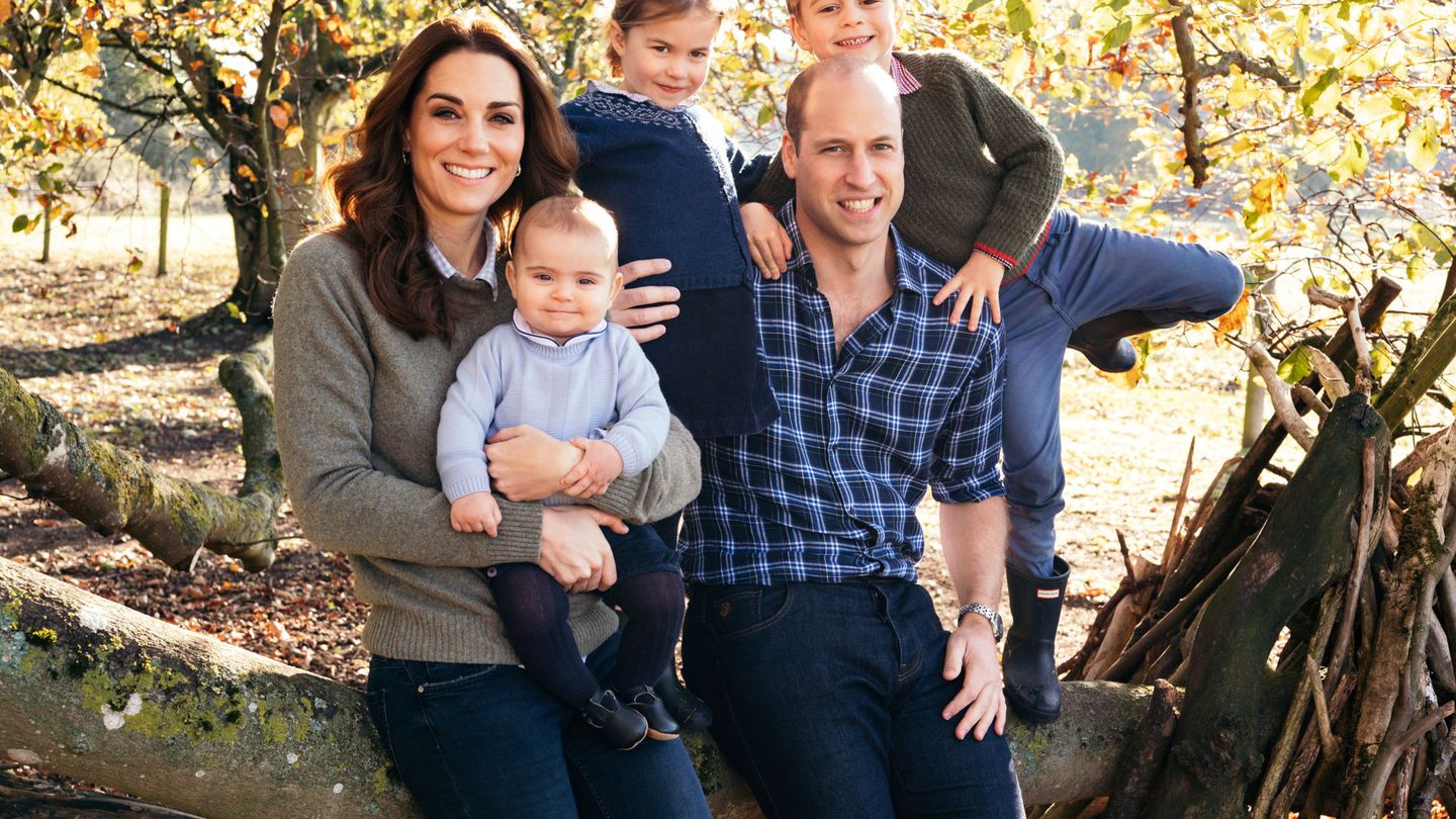 Los duques de Cambridge con sus hijos en Anmer Hall. (Reuters)
