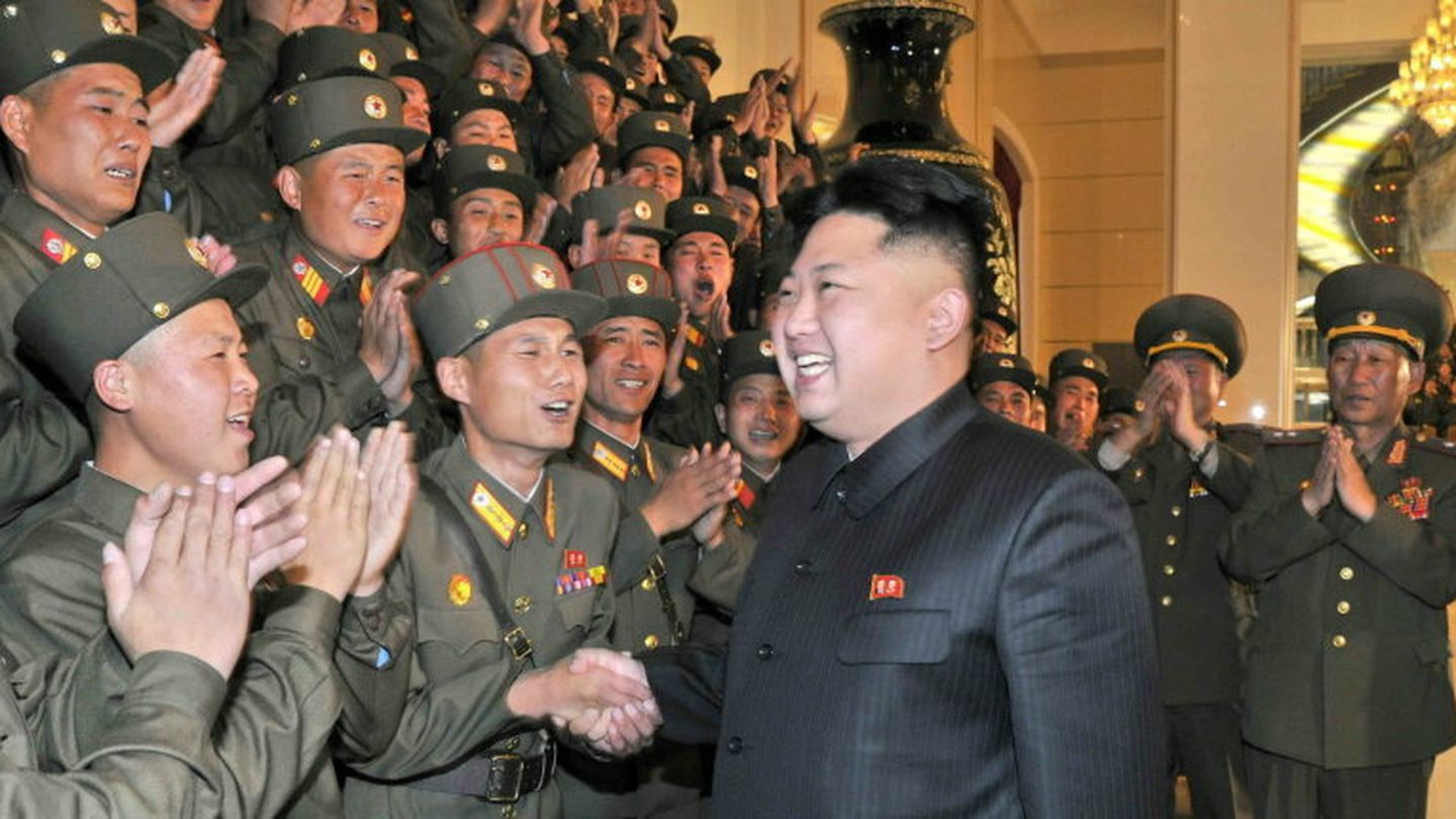 El líder de Corea del Norte en un evento artístico de militares